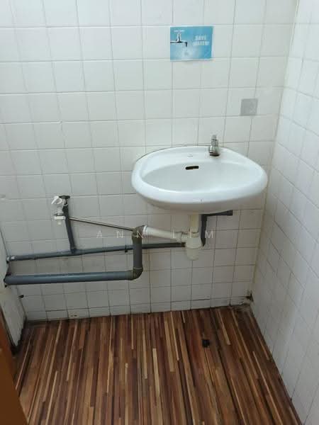 Shop / Office for Rent in Sri Petaling (Kuala Lumpur) - Ann Lim - Bathroom - PropertyGuru.com.my