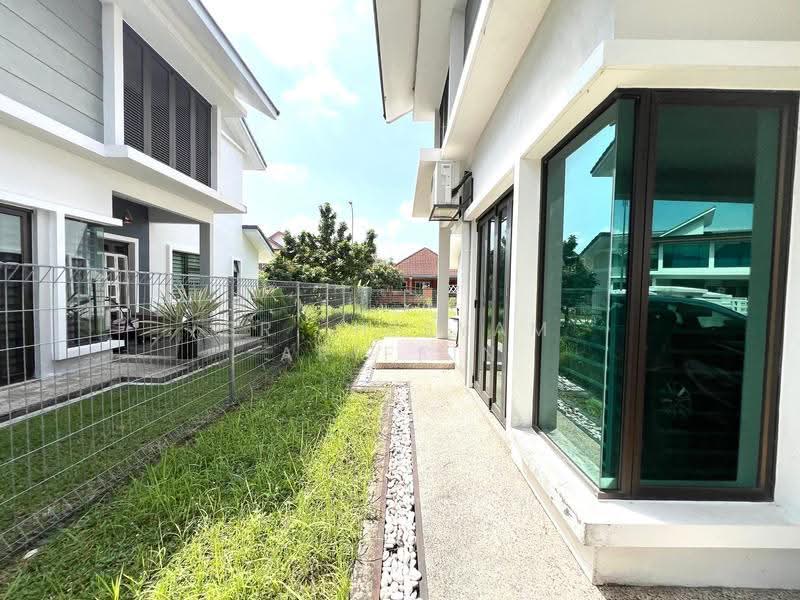 Rumah Berkembar untuk Dijual di Kota Seriemas (Nilai) - Sr. Hisyam Ariffin - Exterior - PropertyGuru.com.my