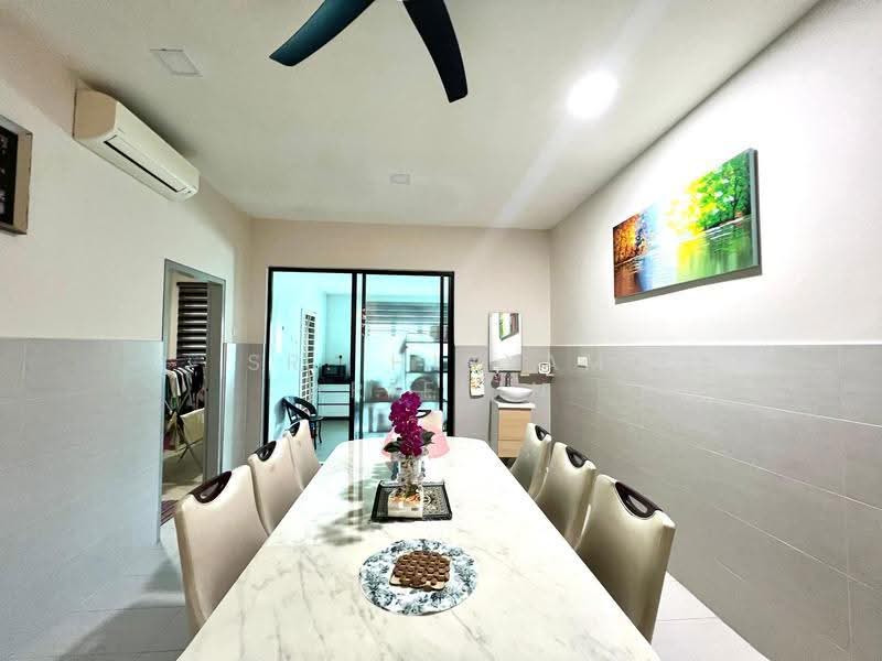 Rumah Berkembar untuk Dijual di Kota Seriemas (Nilai) - Sr. Hisyam Ariffin - Dining Room - PropertyGuru.com.my
