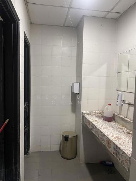 Kedai / Pejabat untuk Disewa di Puchong (Selangor) - Geok Bee Chan - Bathroom - PropertyGuru.com.my