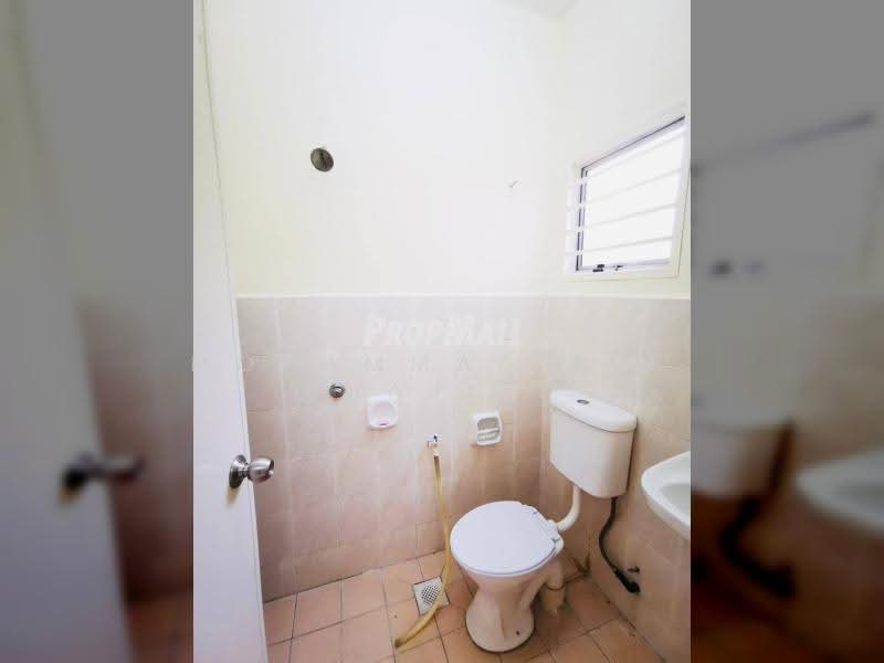2.5-storey Terraced House for Sale in Taman Aman Putra (Puchong) - Mohammad Din Majid - Bathroom - PropertyGuru.com.my
