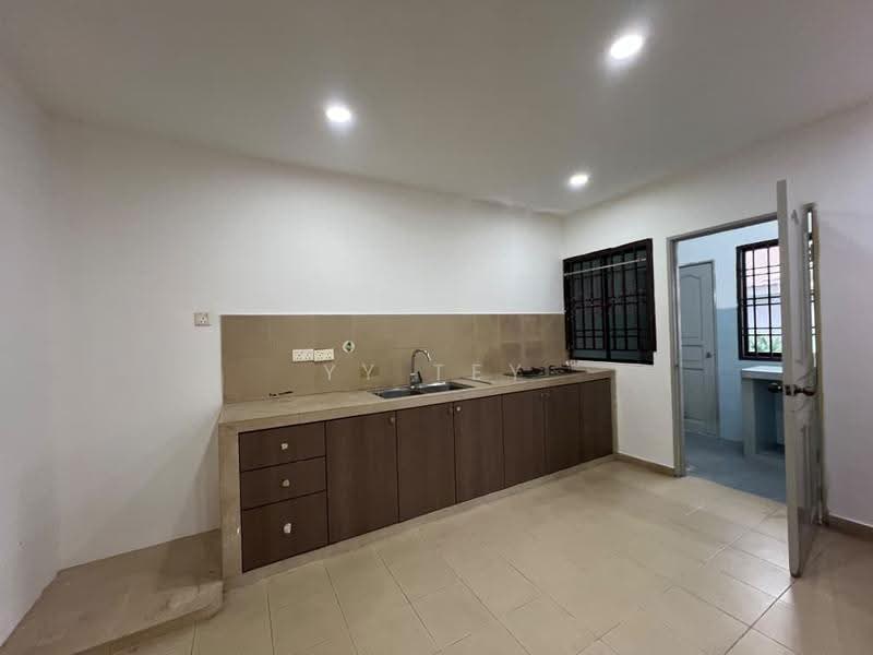 Rumah Teres 1-Tingkat untuk Disewa di Taman Molek (Johor Bahru) - YY Tey - Kitchen - PropertyGuru.com.my