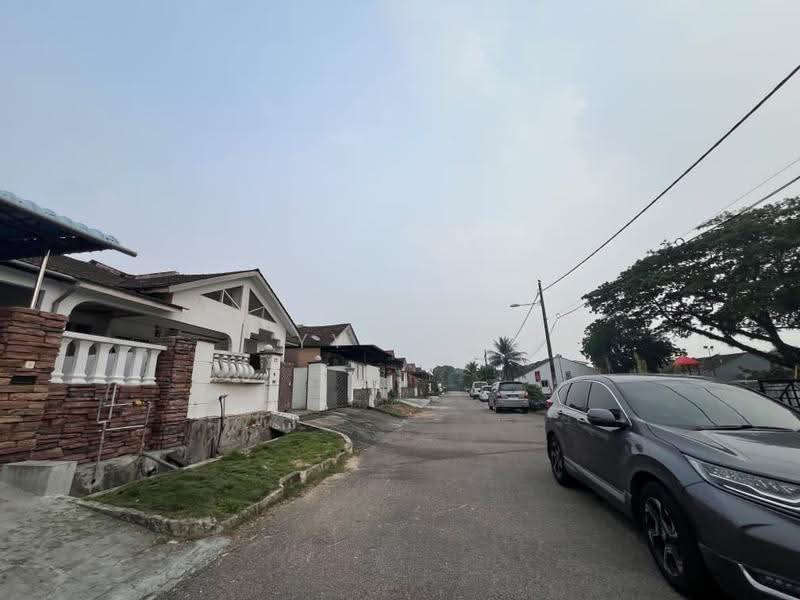 Rumah Teres 1-Tingkat untuk Disewa di Taman Molek (Johor Bahru) - YY Tey - Exterior - PropertyGuru.com.my