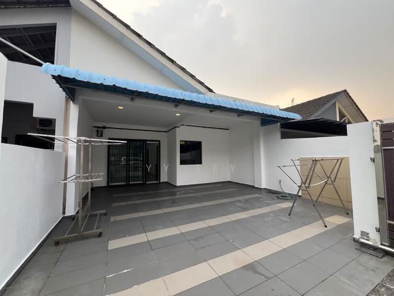 Rumah Teres 1-Tingkat untuk Disewa di Taman Molek (Johor Bahru) - YY Tey - Exterior - PropertyGuru.com.my