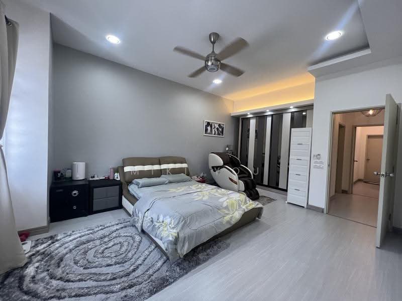 Rumah Teres 2-Tingkat untuk Dijual di Bandar Rimbayu (Telok Panglima Garang) - Miki You - Master Bedroom - PropertyGuru.com.my