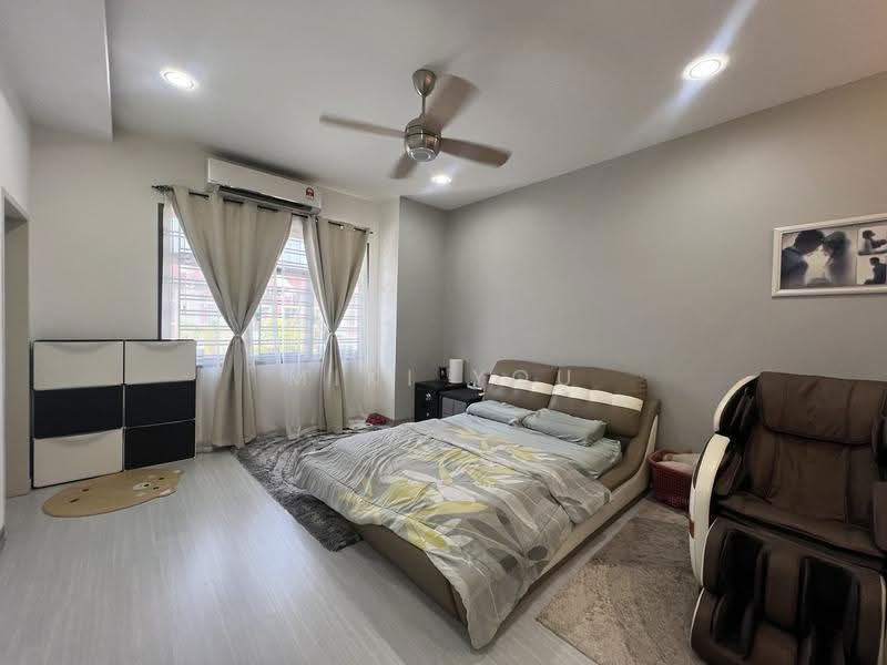 Rumah Teres 2-Tingkat untuk Dijual di Bandar Rimbayu (Telok Panglima Garang) - Miki You - Master Bedroom - PropertyGuru.com.my