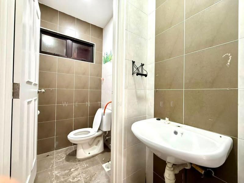 Semi-Detached House for Sale in Johor Bahru (Johor) - Wenting Lee - Bathroom - PropertyGuru.com.my