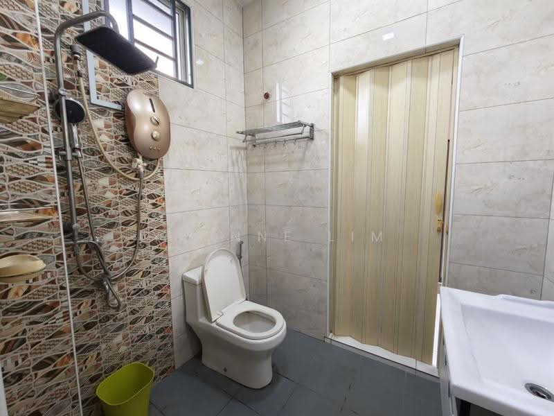 Rumah Teres 2-Tingkat untuk Dijual di Taman Kempas Indah (Tebrau) - Yvonne Lim - Bathroom - PropertyGuru.com.my