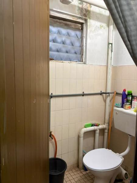 Flat for Sale at Seksyen 2 Wangsa Maju Flat - J.E. Wong - Bathroom - PropertyGuru.com.my