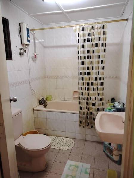 Kondominium untuk Dijual di Abadi Villa - Ivan Tan - Bathroom - PropertyGuru.com.my