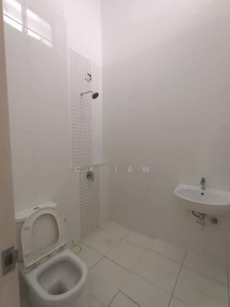 Rumah Teres 2-Tingkat untuk Dijual di Eco Majestic (Semenyih) - CK Law - Bathroom - PropertyGuru.com.my
