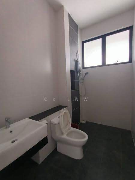 Rumah Teres 2-Tingkat untuk Dijual di Eco Majestic (Semenyih) - CK Law - Bathroom - PropertyGuru.com.my
