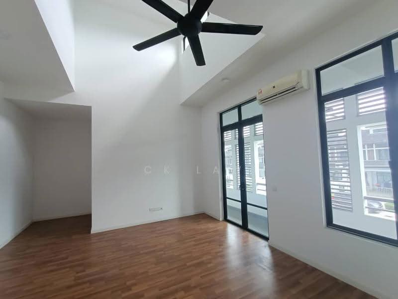Rumah Teres 2-Tingkat untuk Dijual di Eco Majestic (Semenyih) - CK Law - Living Room - PropertyGuru.com.my