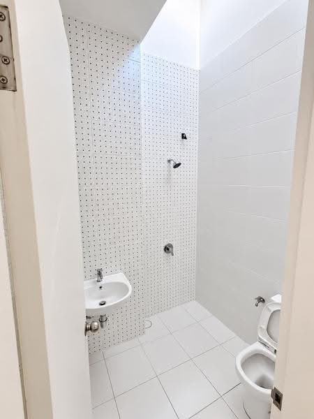 Rumah Teres 2-Tingkat untuk Dijual di Eco Majestic (Semenyih) - CK Law - Bathroom - PropertyGuru.com.my