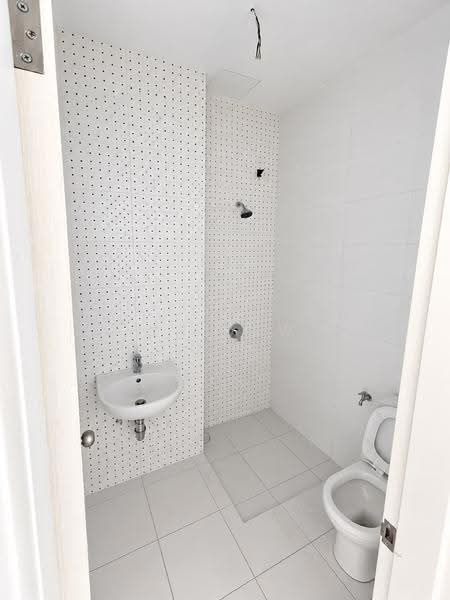 Rumah Teres 2-Tingkat untuk Dijual di Eco Majestic (Semenyih) - CK Law - Bathroom - PropertyGuru.com.my