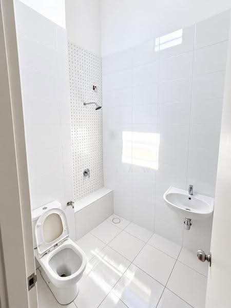 Rumah Teres 2-Tingkat untuk Dijual di Eco Majestic (Semenyih) - CK Law - Bathroom - PropertyGuru.com.my