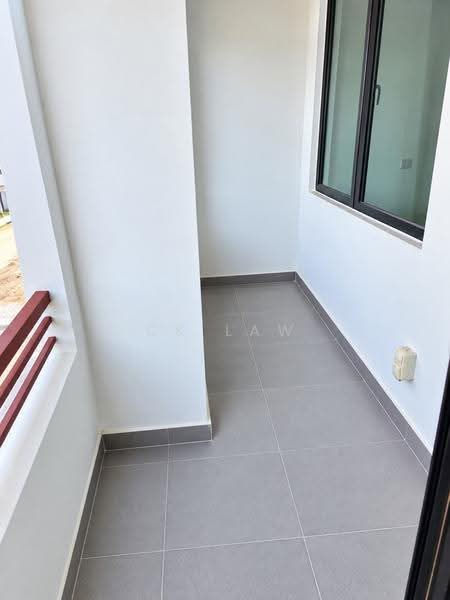 Rumah Teres 2-Tingkat untuk Dijual di Eco Majestic (Semenyih) - CK Law - Balcony - PropertyGuru.com.my