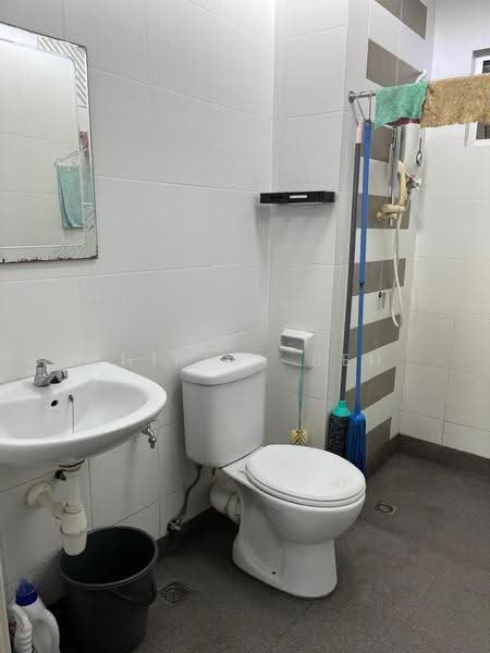 Pangsapuri untuk Disewa di One World 2 (1-Sky) - Shirley Beh - Bathroom - PropertyGuru.com.my
