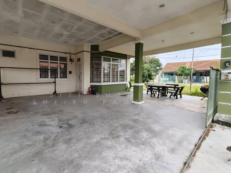 Rumah Berkembar untuk Dijual di Taman Pulau Gadong (Klebang) - Siti Shahidah Sheikh Fadzullah - Exterior - PropertyGuru.com.my