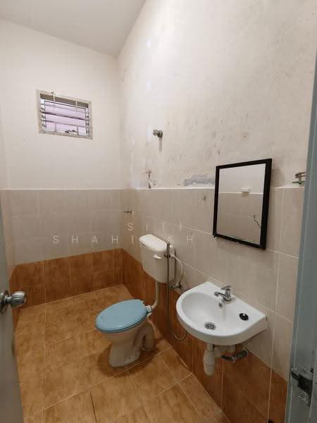 Rumah Berkembar untuk Dijual di Taman Pulau Gadong (Klebang) - Siti Shahidah Sheikh Fadzullah - Bathroom - PropertyGuru.com.my