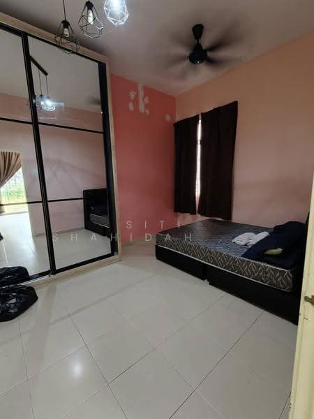 Rumah Berkembar untuk Dijual di Taman Pulau Gadong (Klebang) - Siti Shahidah Sheikh Fadzullah - Bedroom - PropertyGuru.com.my
