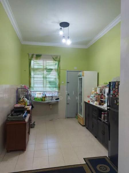 Rumah Berkembar untuk Dijual di Taman Pulau Gadong (Klebang) - Siti Shahidah Sheikh Fadzullah - Kitchen - PropertyGuru.com.my