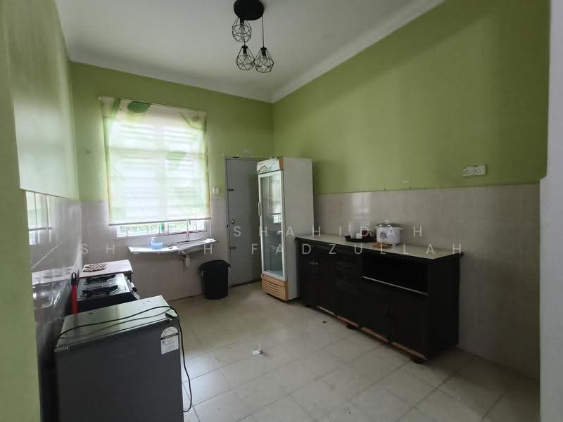 Rumah Berkembar untuk Dijual di Taman Pulau Gadong (Klebang) - Siti Shahidah Sheikh Fadzullah - Kitchen - PropertyGuru.com.my