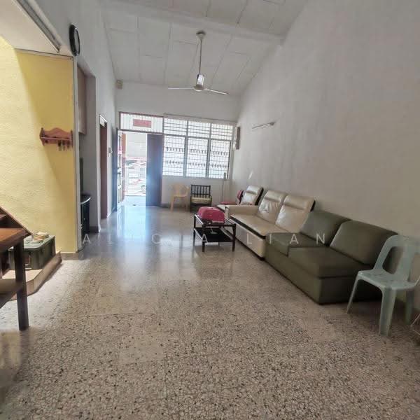 Rumah Teres 1-Tingkat untuk Disewa di Taman Pelangi (Johor Bahru) - Alicia Lian - Living Room - PropertyGuru.com.my