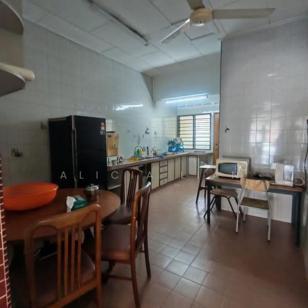 Rumah Teres 1-Tingkat untuk Disewa di Taman Pelangi (Johor Bahru) - Alicia Lian - Kitchen - PropertyGuru.com.my