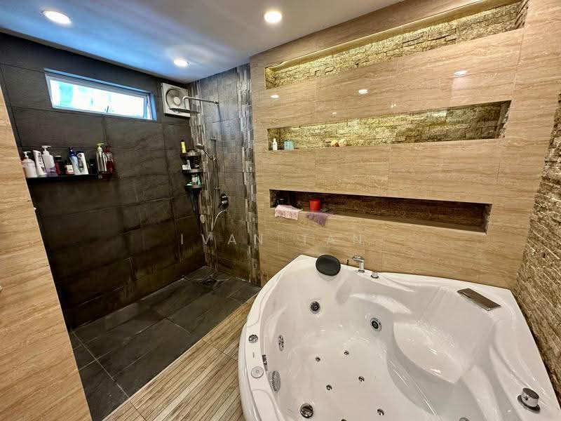 3.5-storey Terraced House for Sale in Duta Suria (Ampang) - Ivan Tan - Bathroom - PropertyGuru.com.my