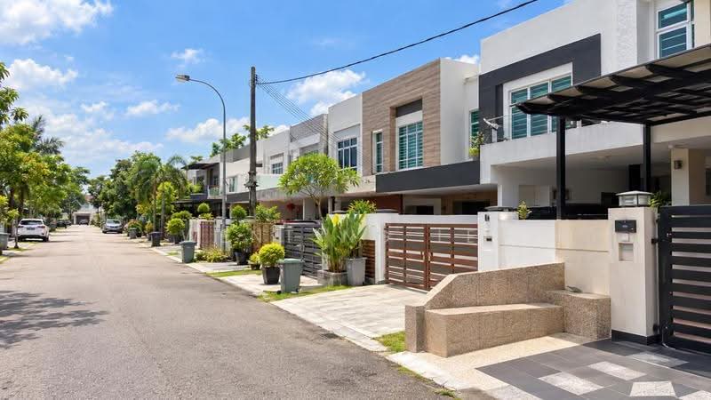 2-storey Terraced House for Sale in Taman Bestari Indah (Ulu Tiram) - Wenting Lee - Exterior - PropertyGuru.com.my