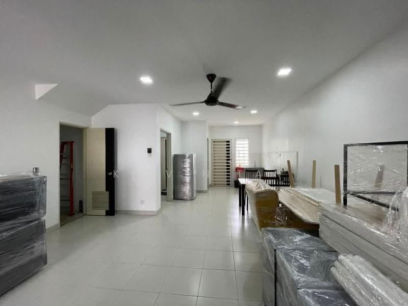 Terraced House for Sale in Aman Putri (Sungai Buloh) - Kelven Tan - Living Room - PropertyGuru.com.my