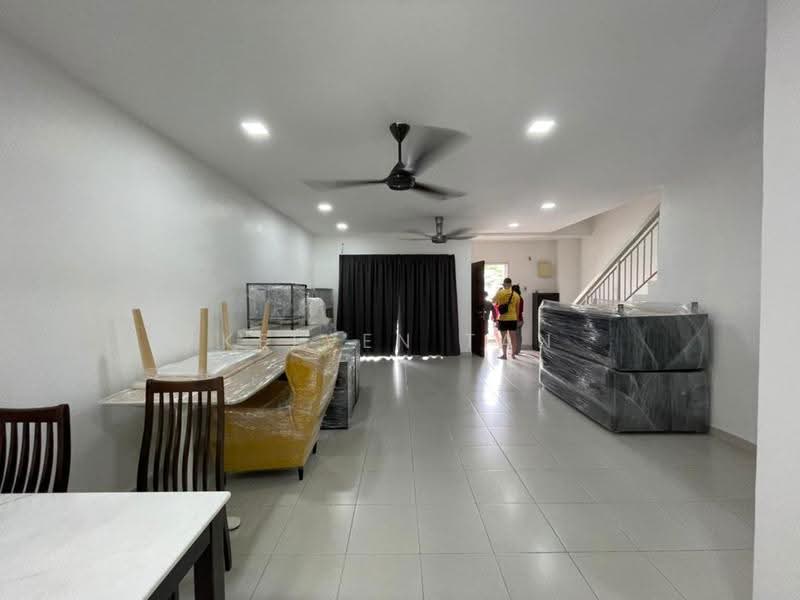 Terraced House for Sale in Aman Putri (Sungai Buloh) - Kelven Tan - Living Room - PropertyGuru.com.my