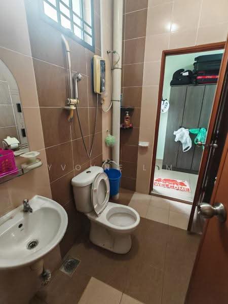 2-storey Terraced House for Sale in Taman Bestari Indah (Ulu Tiram) - Yvonne Lim - Bathroom - PropertyGuru.com.my