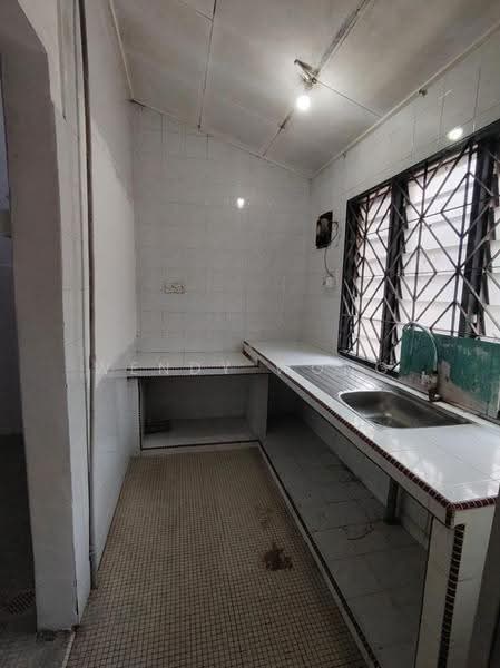 1-storey Terraced House for Sale in Taman Johor Jaya (Johor Bahru) - Wendy Wong - Kitchen - PropertyGuru.com.my