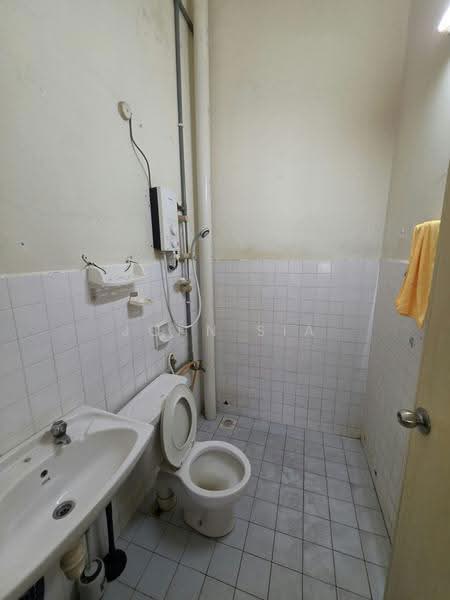Rumah Teres 1-Tingkat untuk Disewa di Taman Perling (Perling) - John Sia - Bathroom - PropertyGuru.com.my