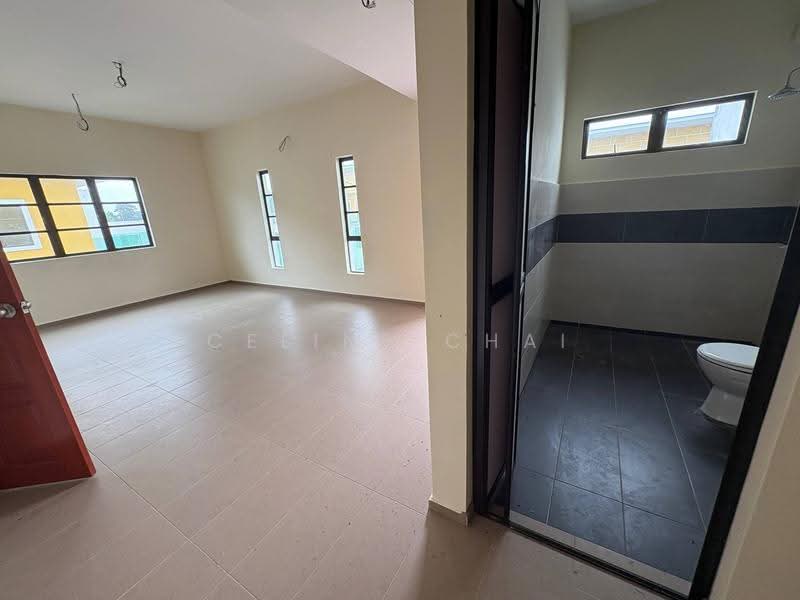 Semi-Detached House for Sale in Segamat (Johor) - Celine Chai - Bathroom - PropertyGuru.com.my