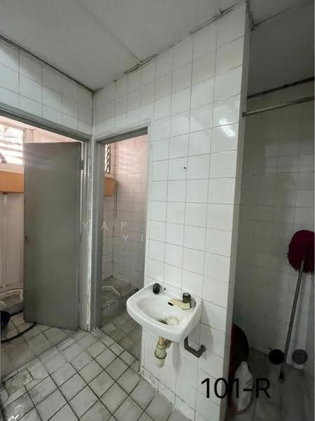 Terrace Factory for Sale in Kampung Jawa (Kampong Gajah) - Yap Chew Ying - Bathroom - PropertyGuru.com.my