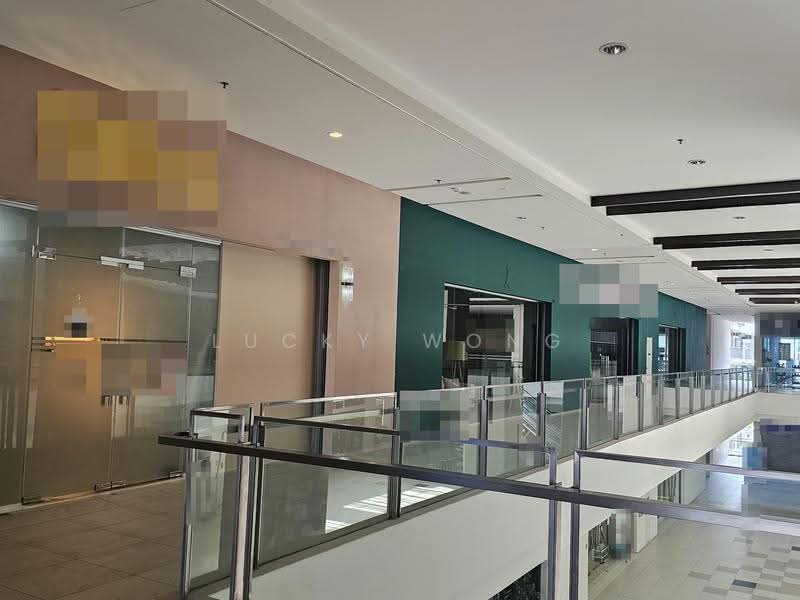 Mall corridor (common area)