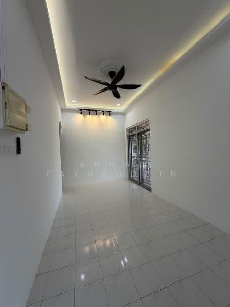 1-storey Terraced House for Sale in Taman Desa (Kulai) - Ahmad Fakhruddin - Living Room - PropertyGuru.com.my