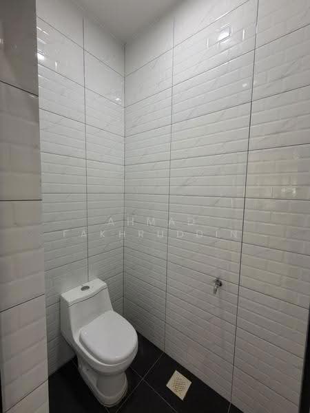 1-storey Terraced House for Sale in Taman Desa (Kulai) - Ahmad Fakhruddin - Bathroom - PropertyGuru.com.my