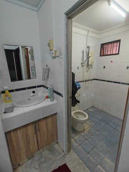 Bungalow House for Rent in Taman Tasik Semenyih (Semenyih) - Peter Tan - Bathroom - PropertyGuru.com.my
