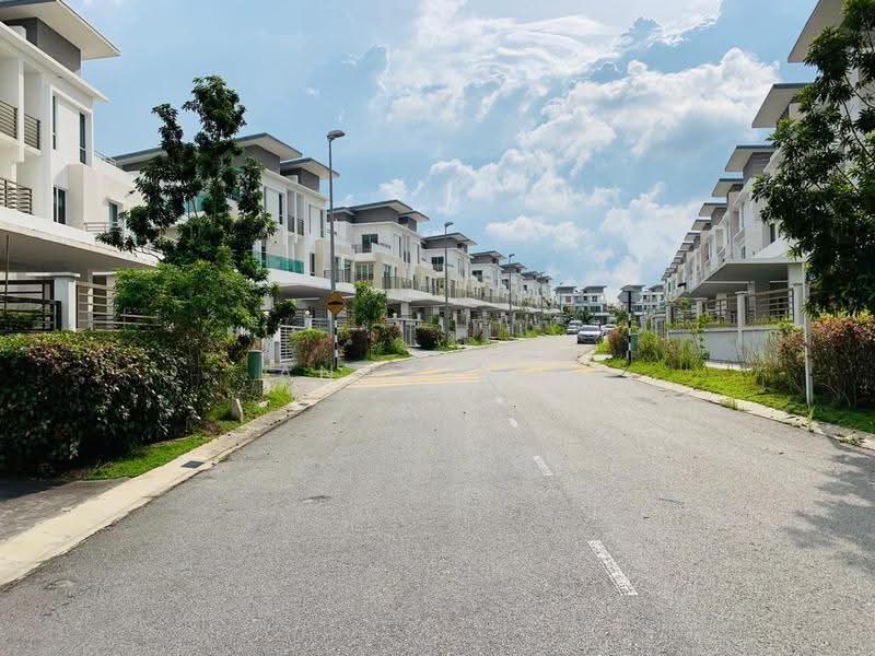 3-storey Terraced House for Sale in Rawang (Selangor) - Andy Yap - PropertyGuru.com.my