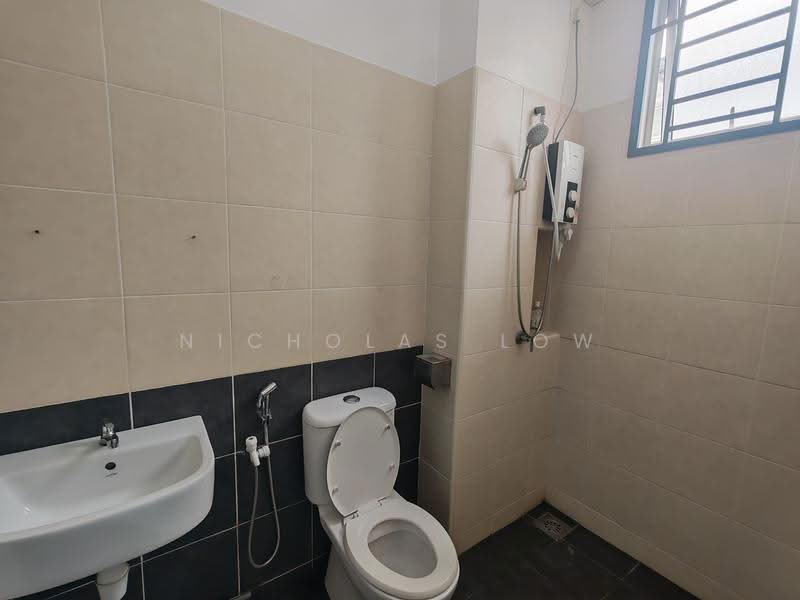 Rumah Teres 2-Tingkat untuk Disewa di Bandar Seri Alam (Masai) - Nicholas Low - Bathroom - PropertyGuru.com.my