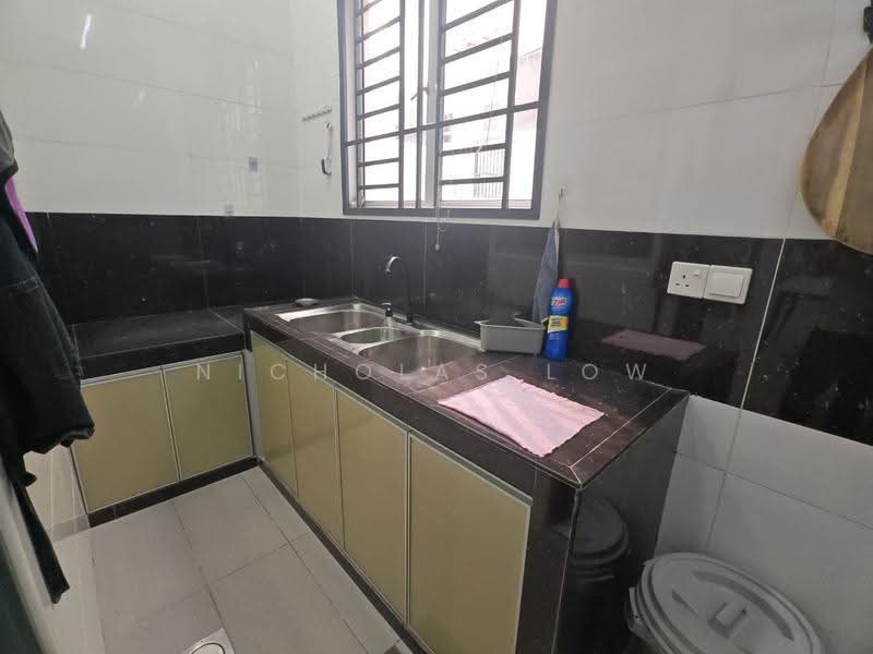 Rumah Teres 2-Tingkat untuk Disewa di Bandar Seri Alam (Masai) - Nicholas Low - Kitchen - PropertyGuru.com.my