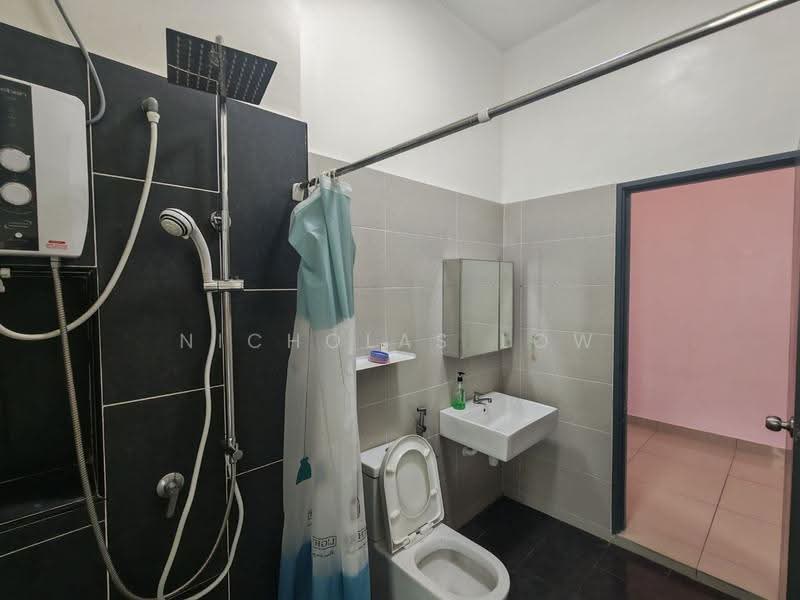 Rumah Teres 2-Tingkat untuk Disewa di Bandar Seri Alam (Masai) - Nicholas Low - Bathroom - PropertyGuru.com.my
