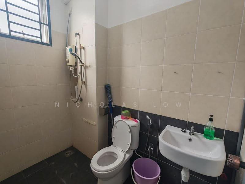 Rumah Teres 2-Tingkat untuk Disewa di Bandar Seri Alam (Masai) - Nicholas Low - Bathroom - PropertyGuru.com.my