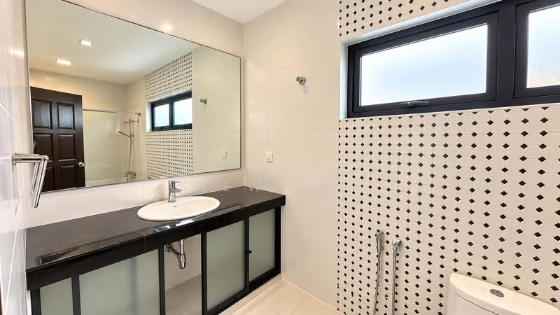 Bungalow House for Sale in Taman Hillview (Ulu Kelang) - Siew Wen - Bathroom - PropertyGuru.com.my