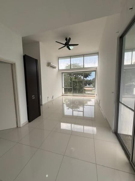 Rumah Teres 2-Tingkat untuk Dijual di Taman Setia Indah (Tebrau) - Siau Tong Ling - Living Room - PropertyGuru.com.my
