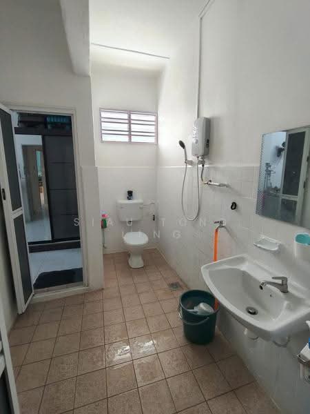 Rumah Teres 2-Tingkat untuk Disewa di Taman Universiti (Skudai) - Siau Tong Ling - Bathroom - PropertyGuru.com.my